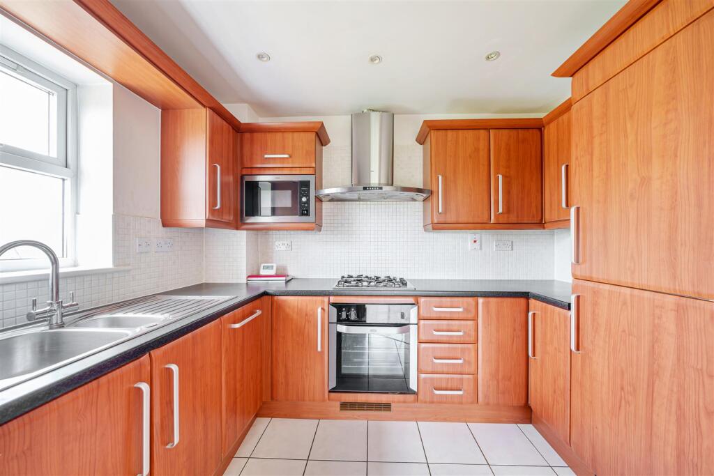 Apartment in London, Norbiton - View 5