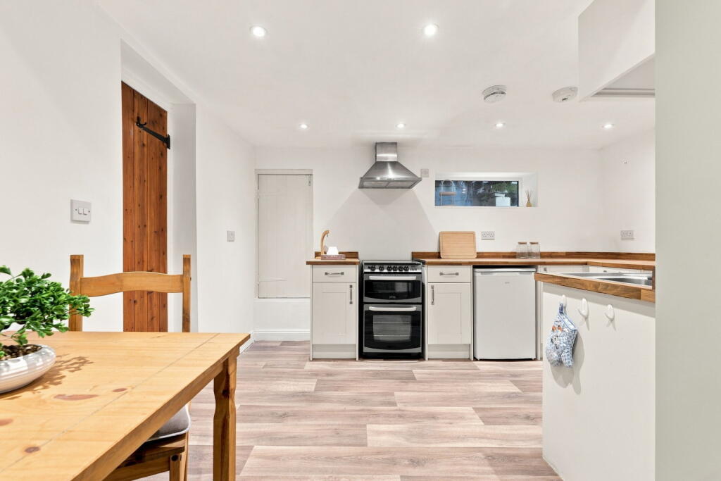 House in Derbyshire Dales, Darley Dale - View 5