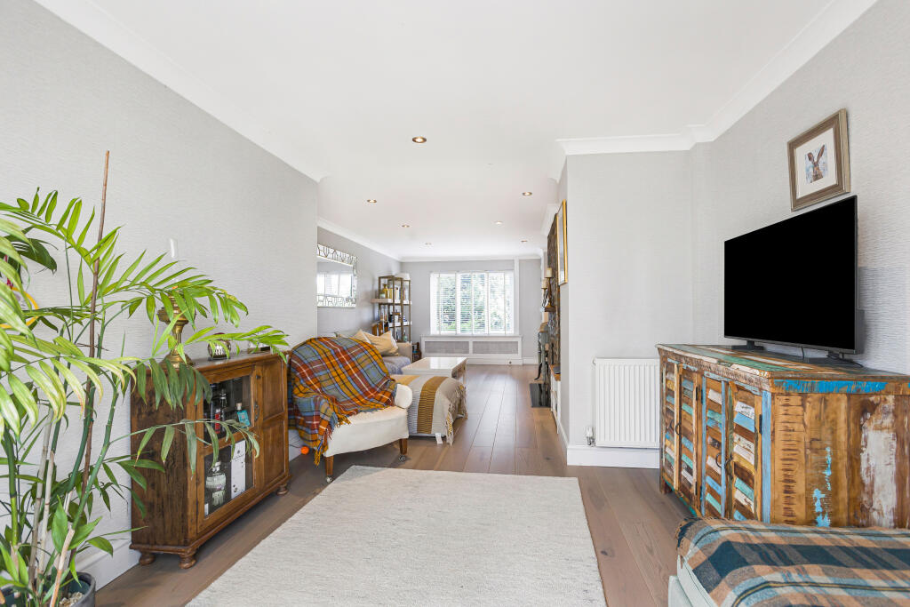 House in Welwyn Hatfield, Hertfordshire - View 3