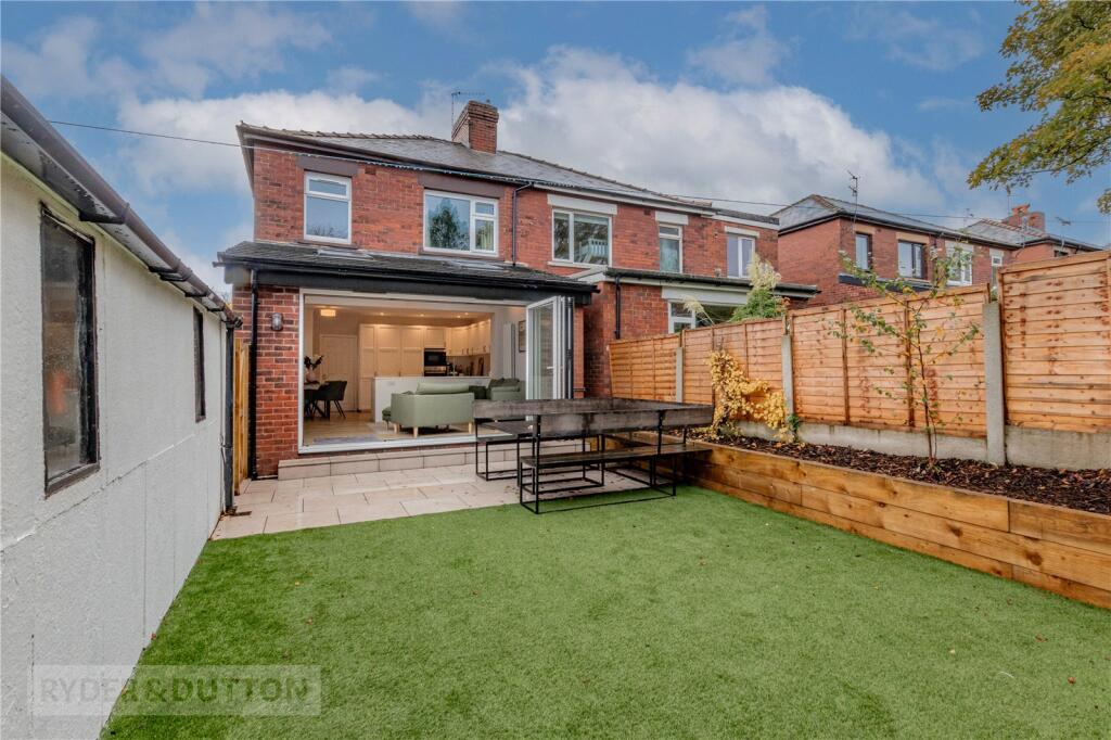 Oldham Road, Grasscroft, Saddleworth, OL4 photo 3
