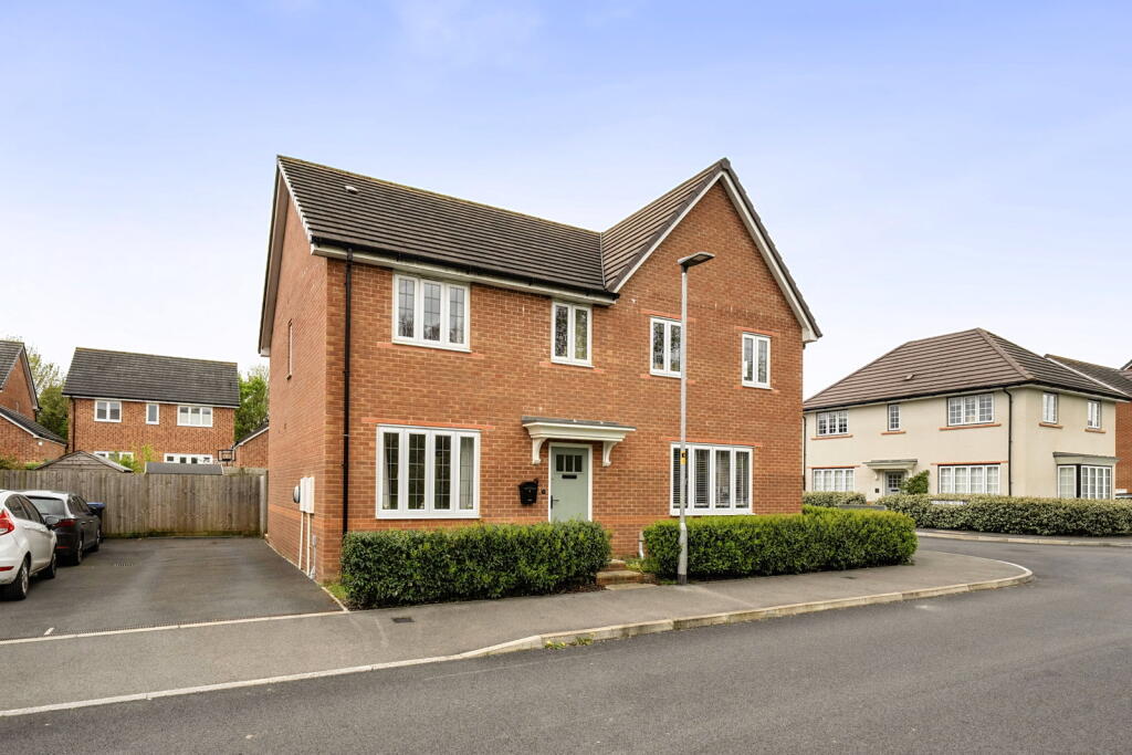 3-bed semi-detached on Deere Avenue, Chippenham, £325,000
