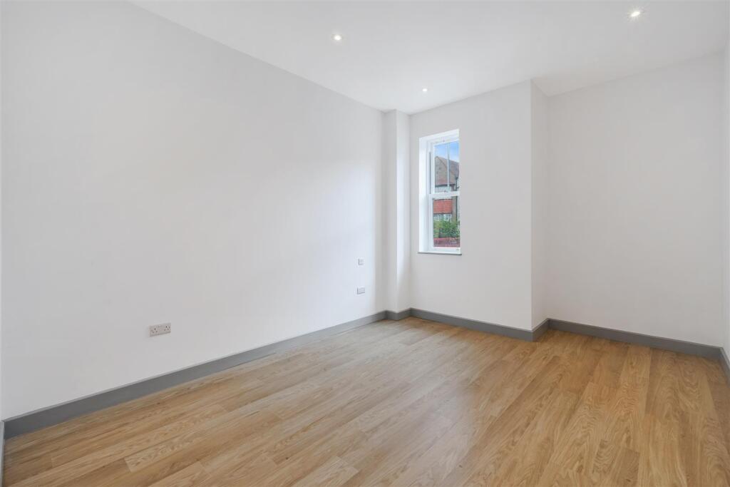 Apartment in Sutton - View 5
