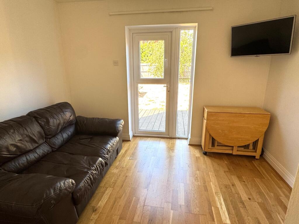 House in Runnymede, Ripley Springs, Egham - More