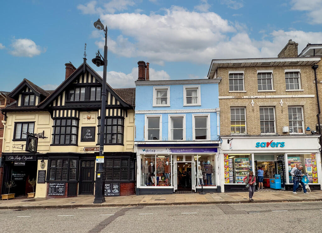 3-bed flat on Black Boy Yard, Sudbury, £200,000