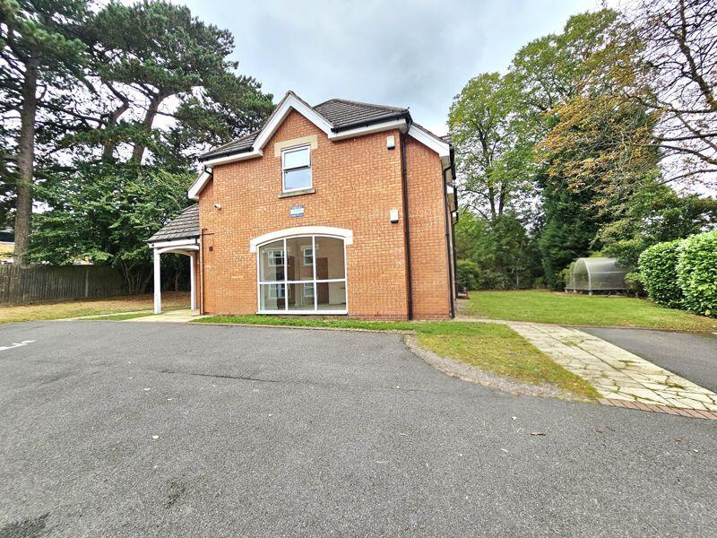 Main image of property: 565 Chester Road, Sutton Coldfield, B73 5HU