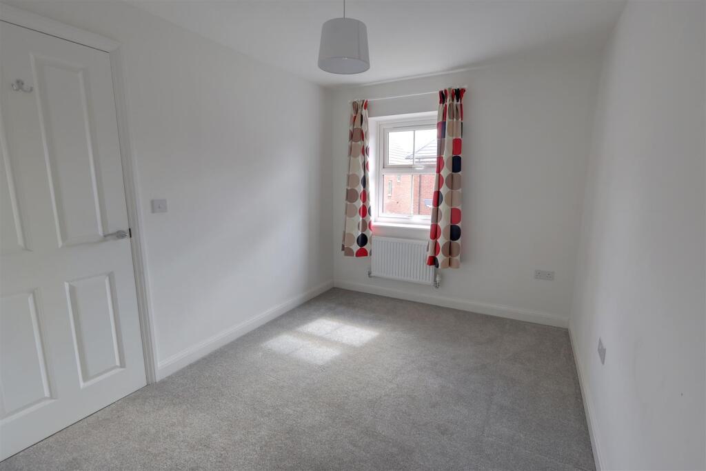 House in Gloucester - View 5