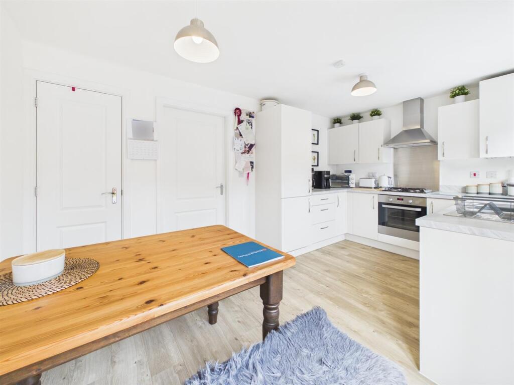House in Stroud, Hunts Grove - View 2