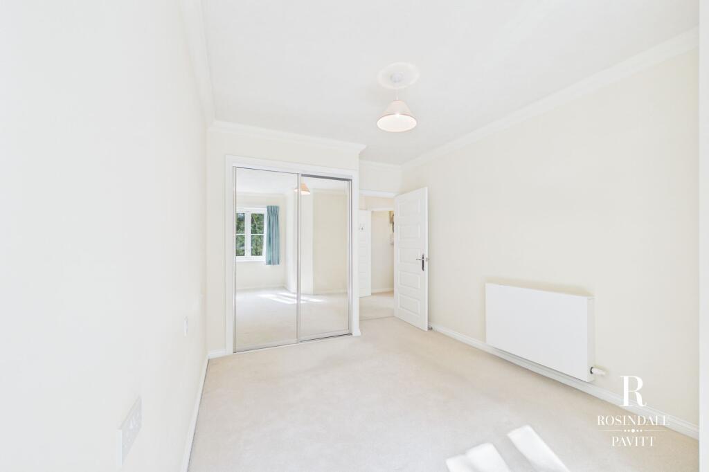 Apartment in Sutton - View 4