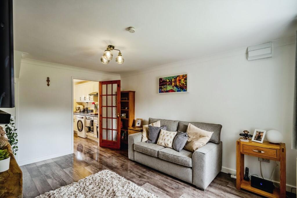 House in Gloucester - View 4