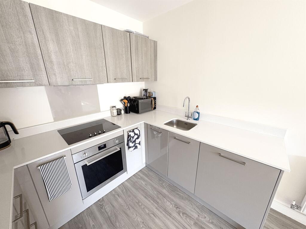 Apartment in Gillingham, Medway - View 5