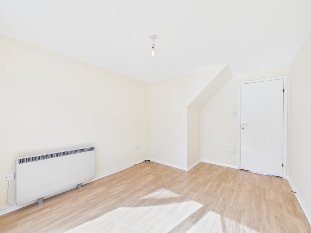 Saffron Drive, Oakwood - View 3