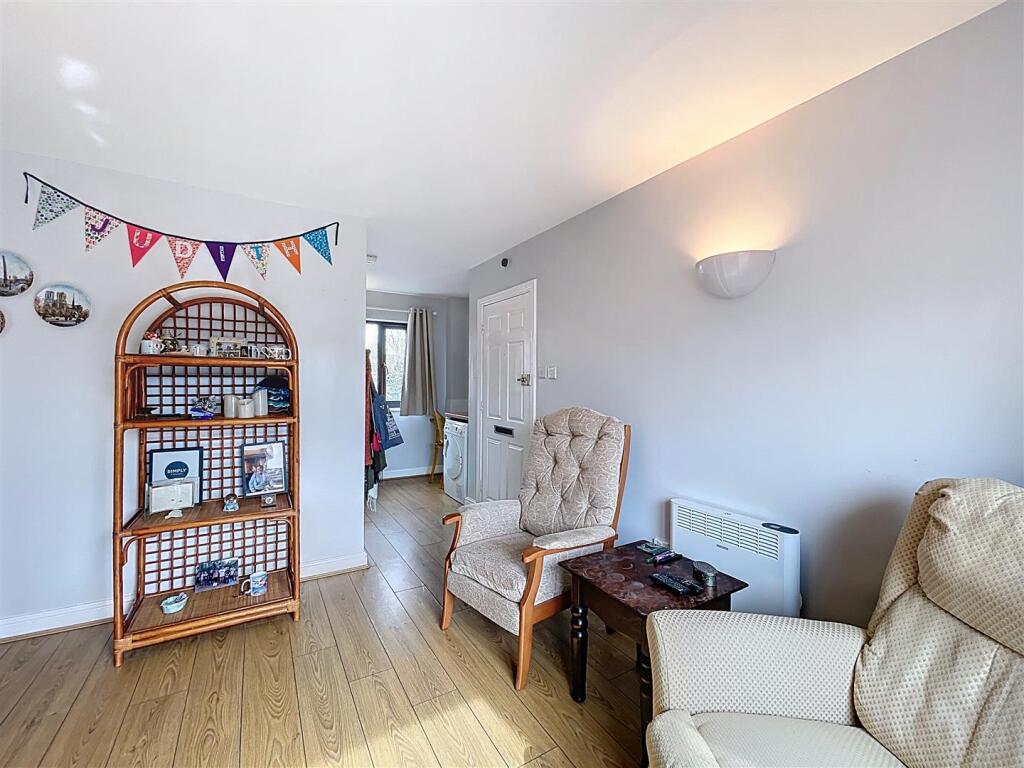 Apartment in Warwick, Kenilworth - View 4