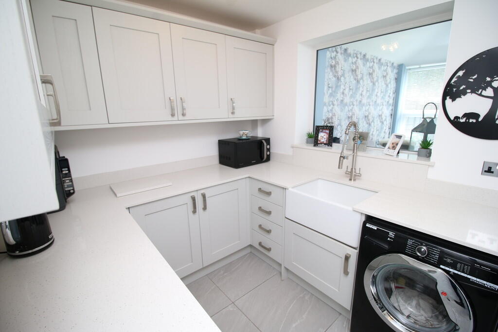 House in Nuneaton and Bedworth, Warwickshire - More