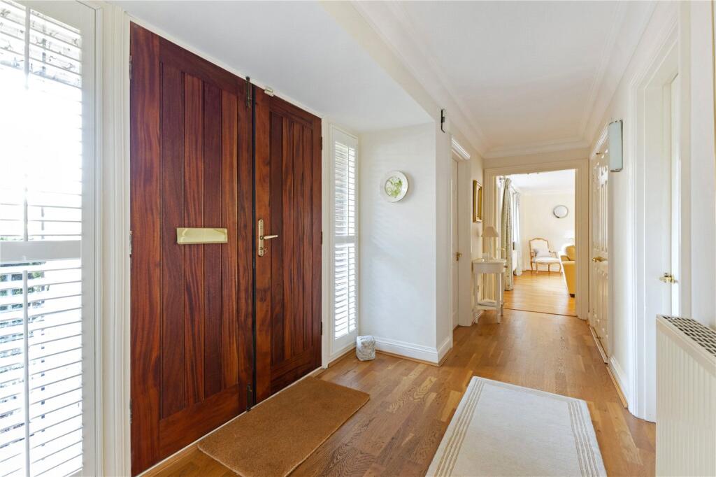 House in Elmbridge, Surrey - More