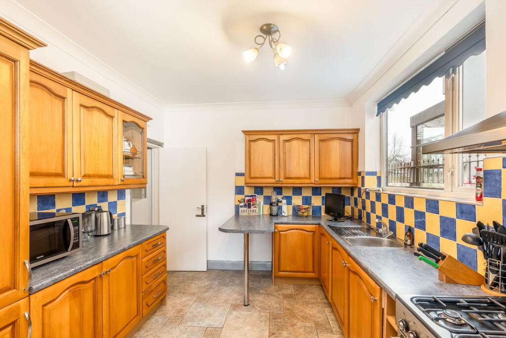 Woodford Road, South Woodford, London, E18 - More