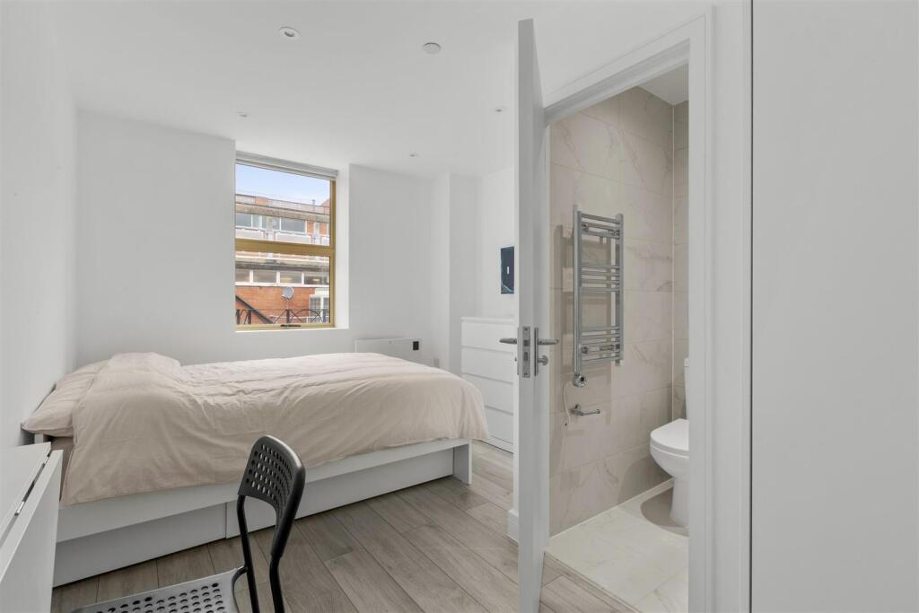 Main image of property: High Street, Maidenhead