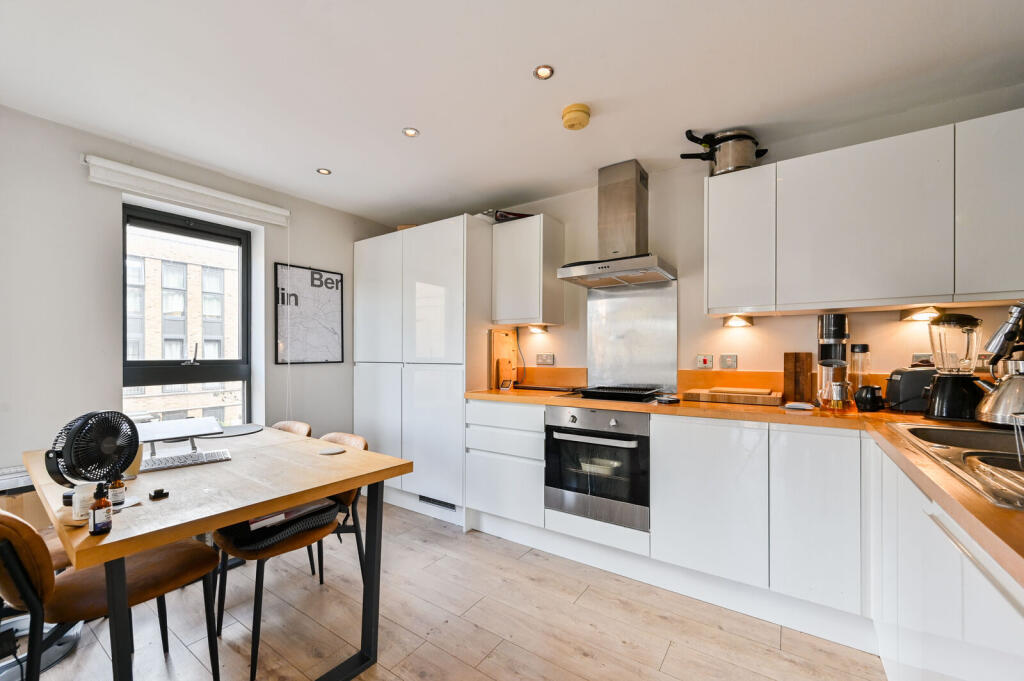 Apartment in London - More