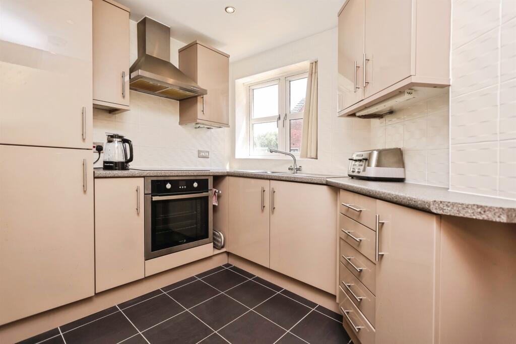 Apartment in Sandwell, Haden Hill - View 3