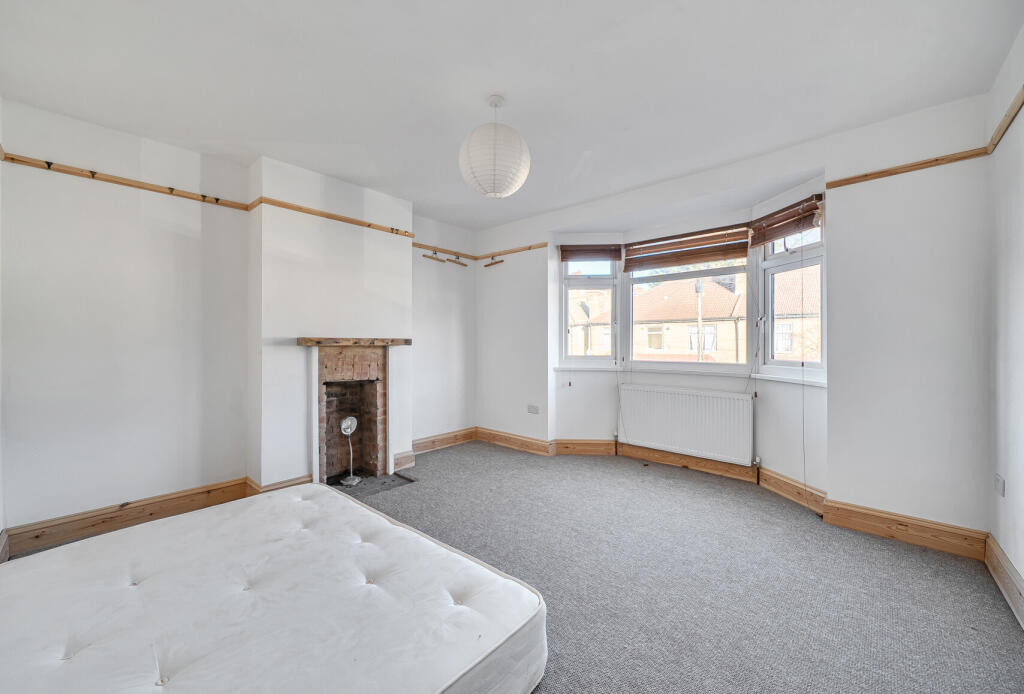 Lammas Avenue, Mitcham, CR4 photo 2