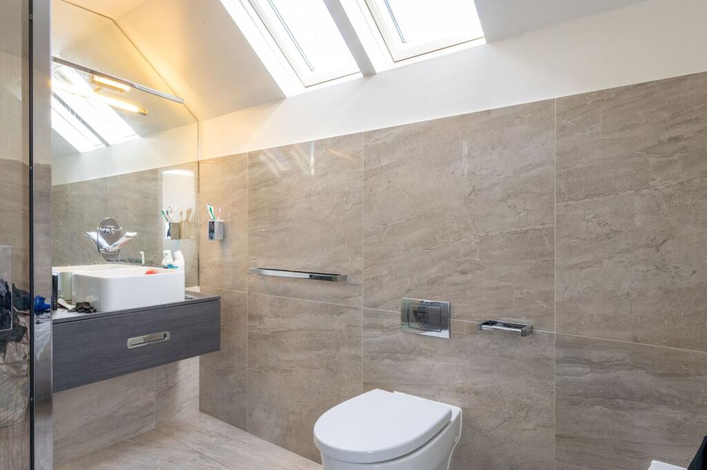 House in London - View 5