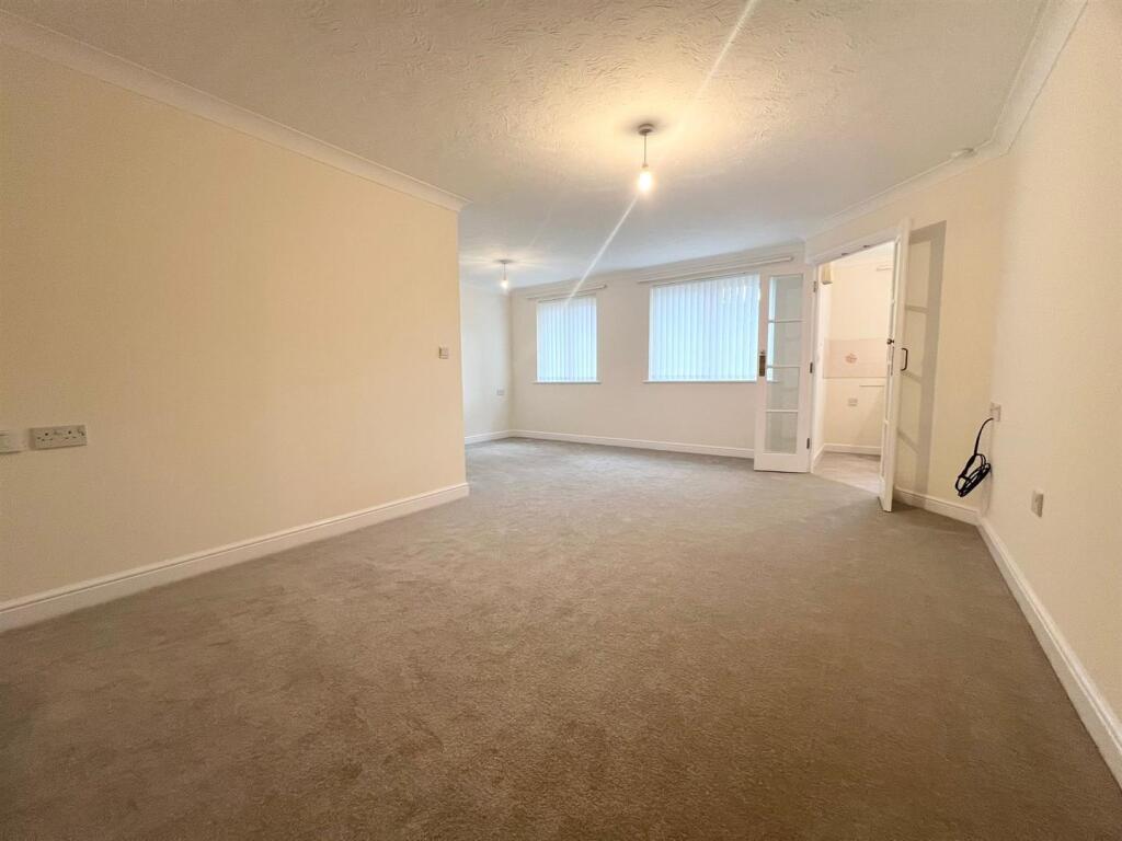 Glenmoor Road, West Parley, Ferndown photo 5
