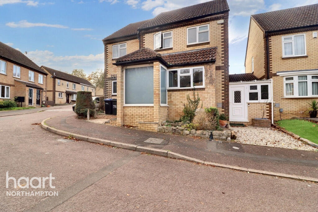 Raisins Field Close, Northampton photo 4