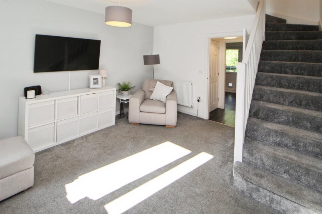 John Walton Close, Glossop, Derbyshire, SK13 photo 3