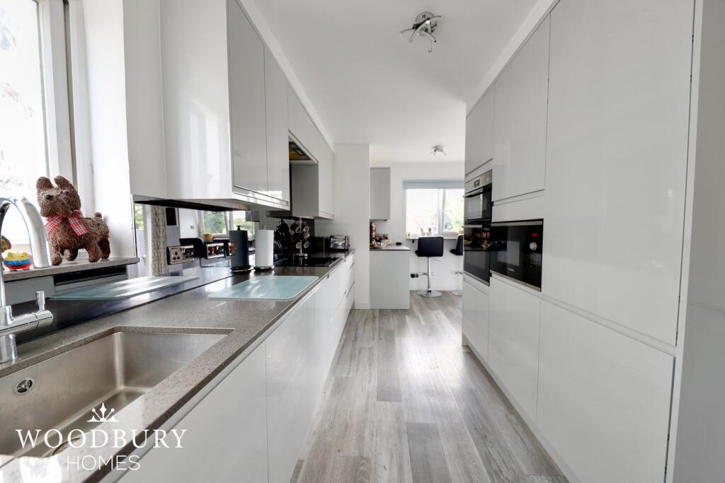 Priory Road, Loughton, IG10 photo 3