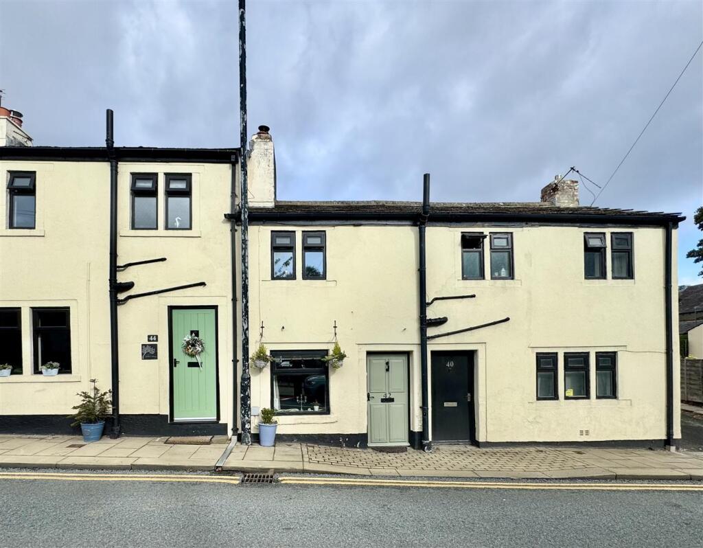 Main image of property: Westgate, Almondbury, Huddersfield, HD5 8XJ