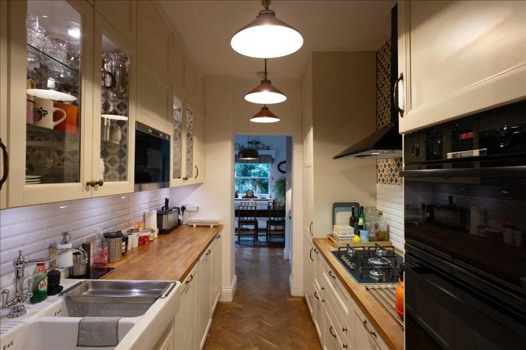 Apartment in London - More