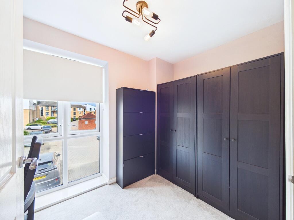 Apartment in Thurrock, Essex - View 5