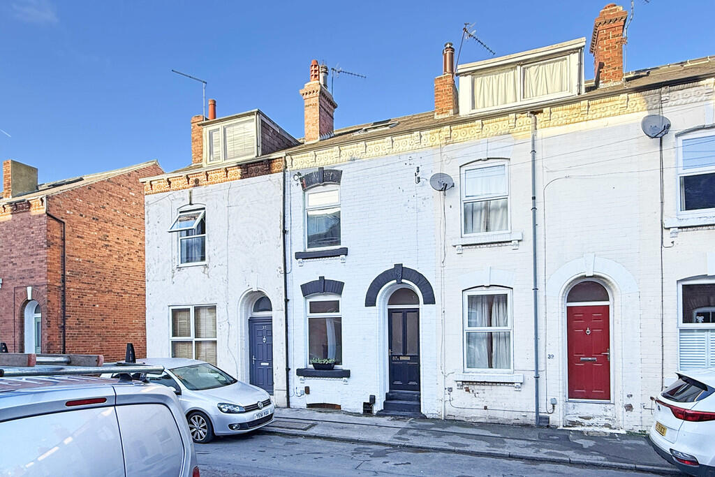 Main image of property: Chatsworth Road, Harrogate, HG1 5HX