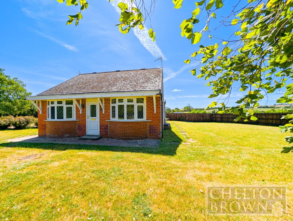 House in Rothersthorpe, West Northamptonshire - More