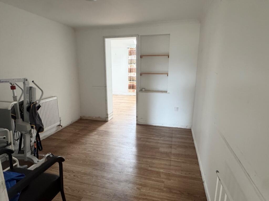 House in Southampton - More