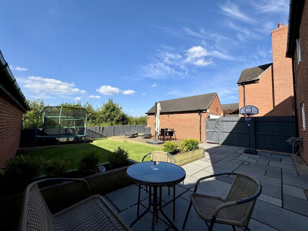 Buttercup Close, Lutterworth, LE17 photo 4