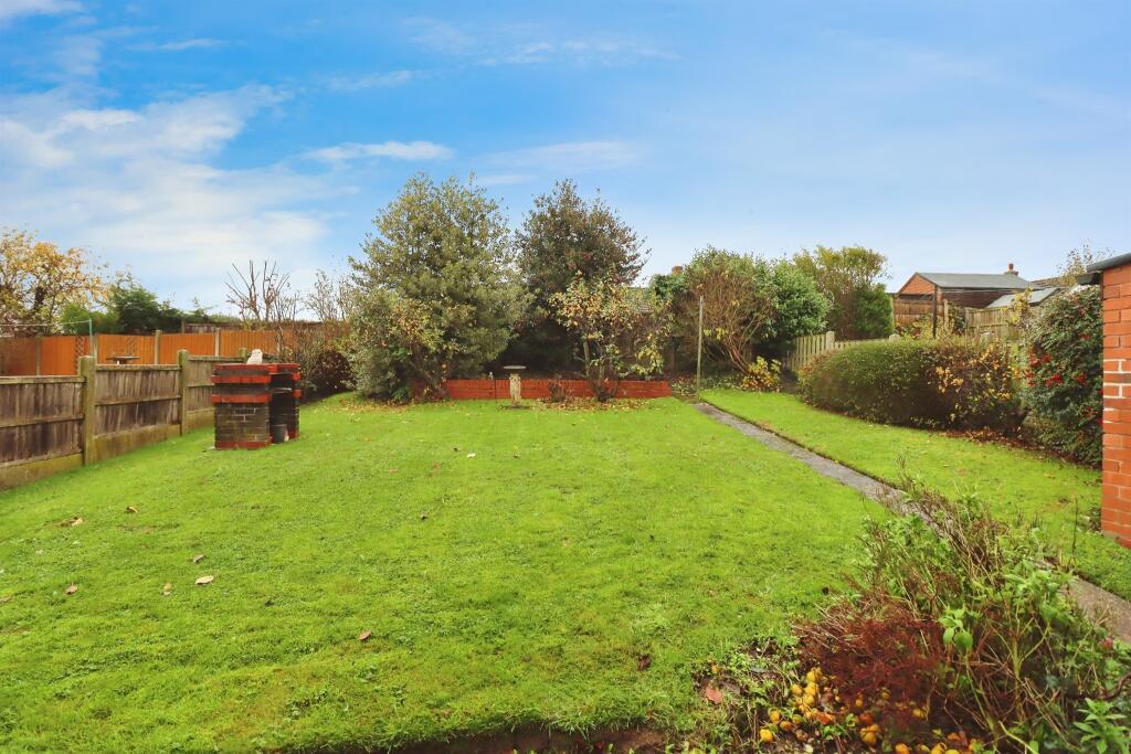 Elm Street, Hollingwood, CHESTERFIELD photo 3