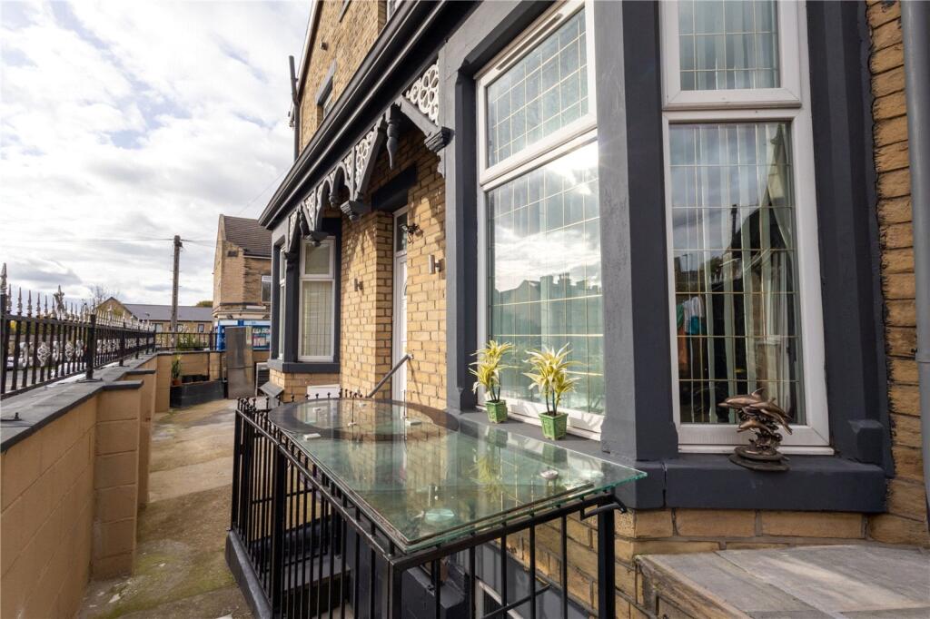 House in Bradford - View 4