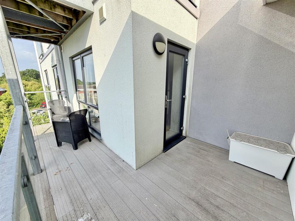 Upton Road, Poole photo 3