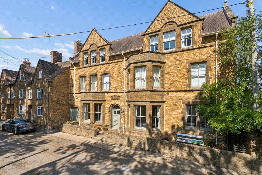 Main image of property: Stoneleigh House, Victoria Terrace, Deddington, Oxfordshire, OX15