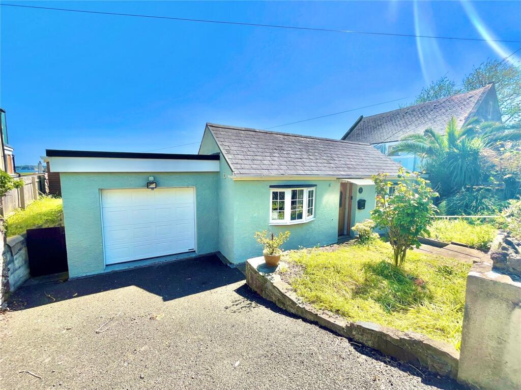 3-bed bungalow on Penally, Tenby, Pembrokeshire, SA70, £400,000