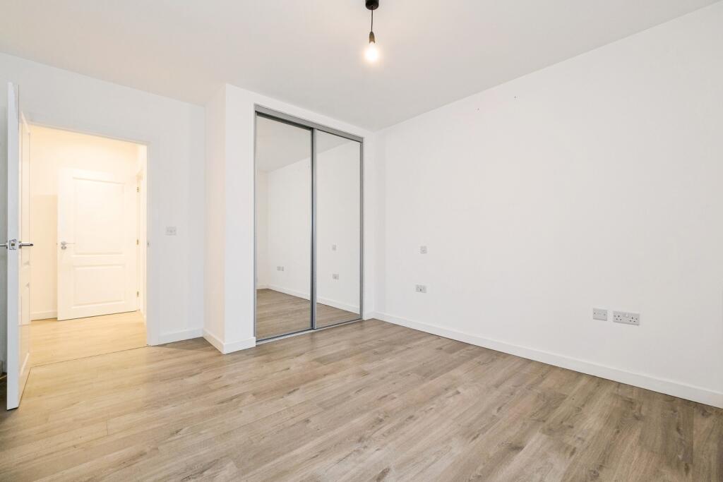 Apartment in Hornchurch, St. George's Park - View 5