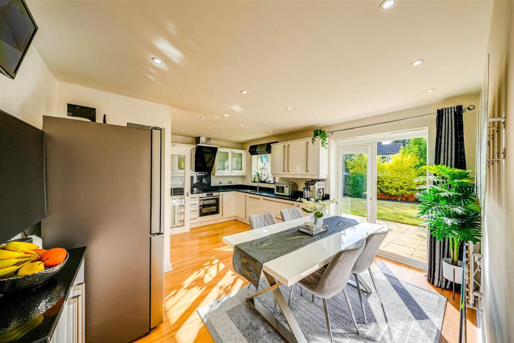 Moore Close, Dartford photo 4
