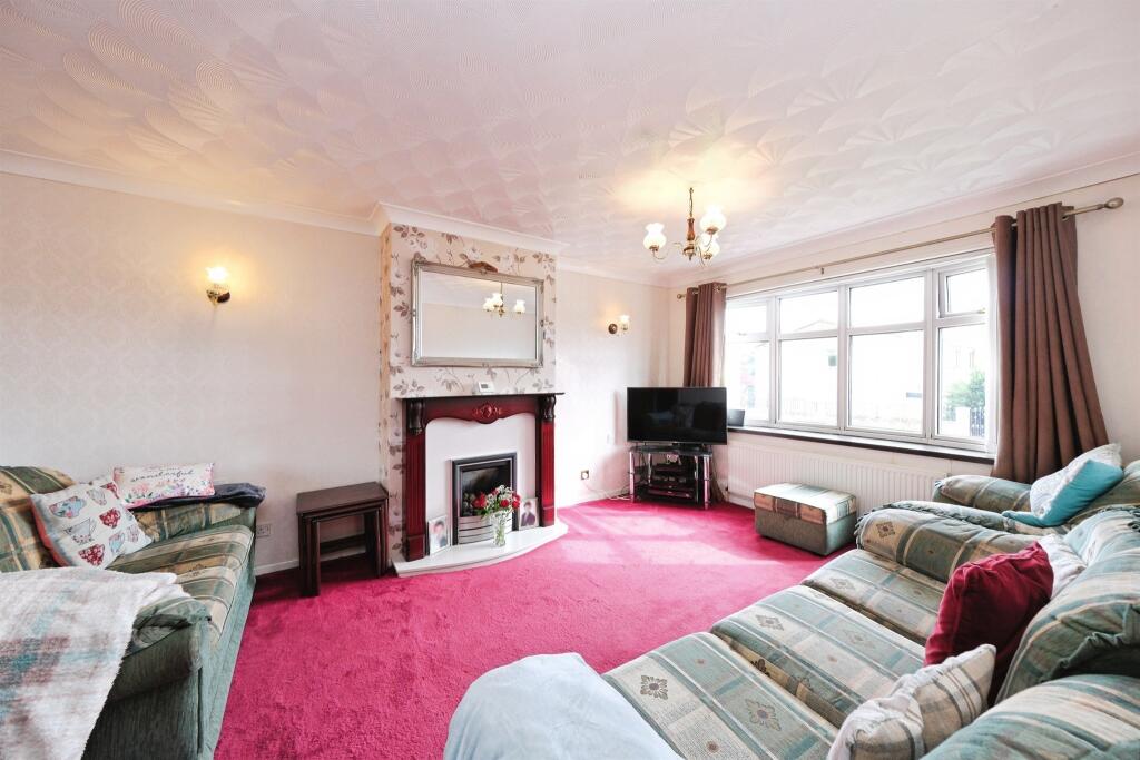 House in Rotherham, Cliff Hills, Maltby - More