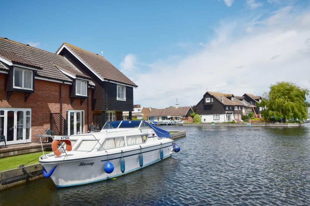 2-bed terraced on Wroxham, £295,000