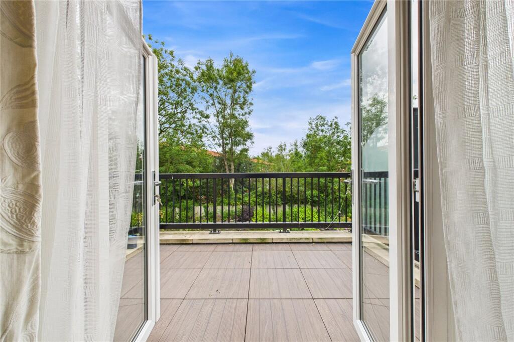 Cumber Place, Theale, Reading, Berkshire, RG7 - More
