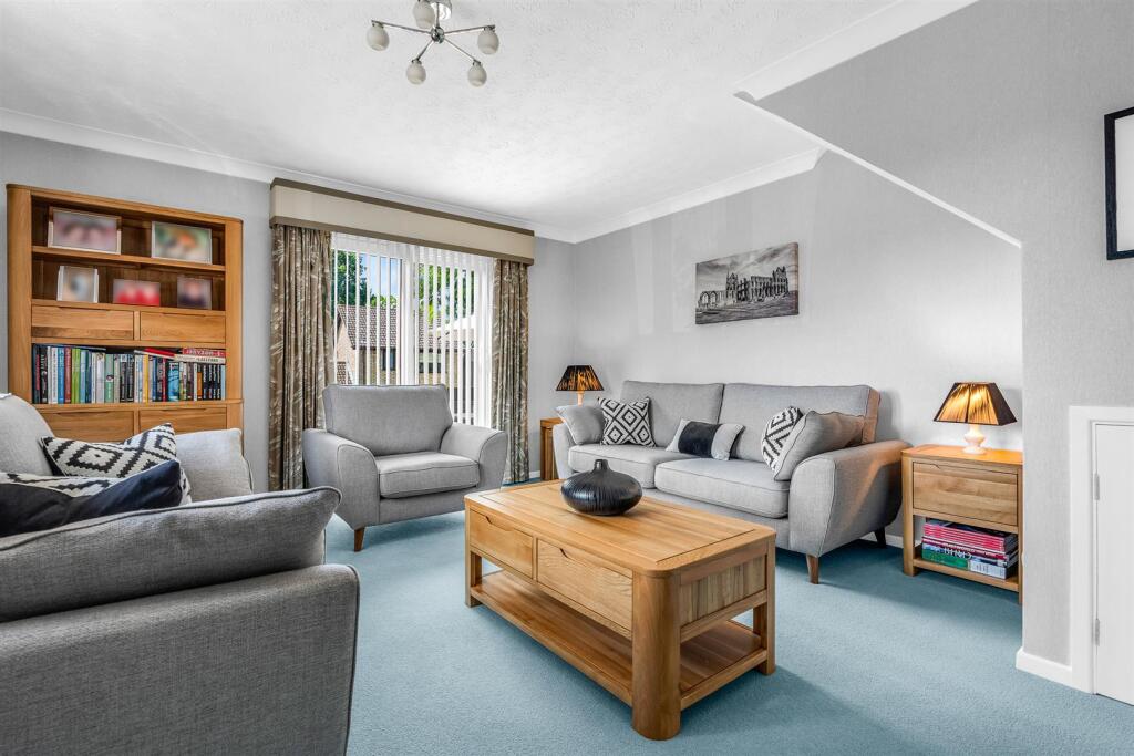 Foxglove Way, Welwyn photo 5