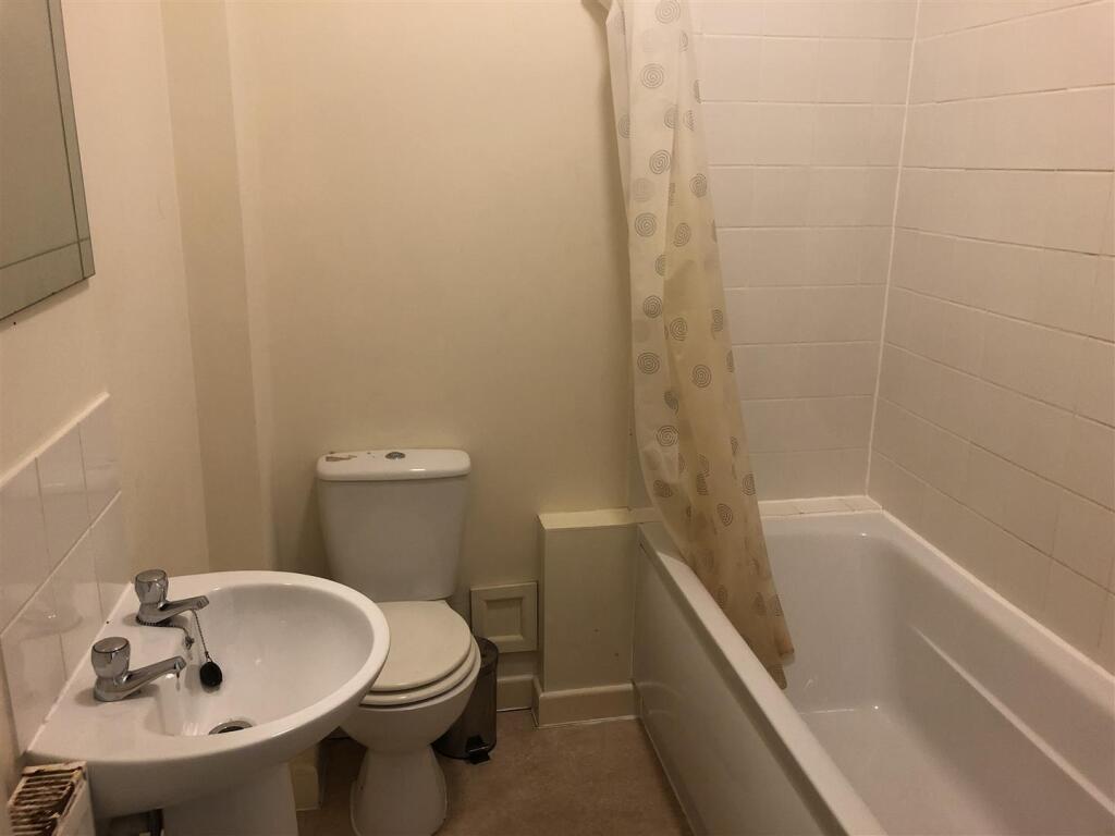Apartment in Exeter, Newtown - View 5