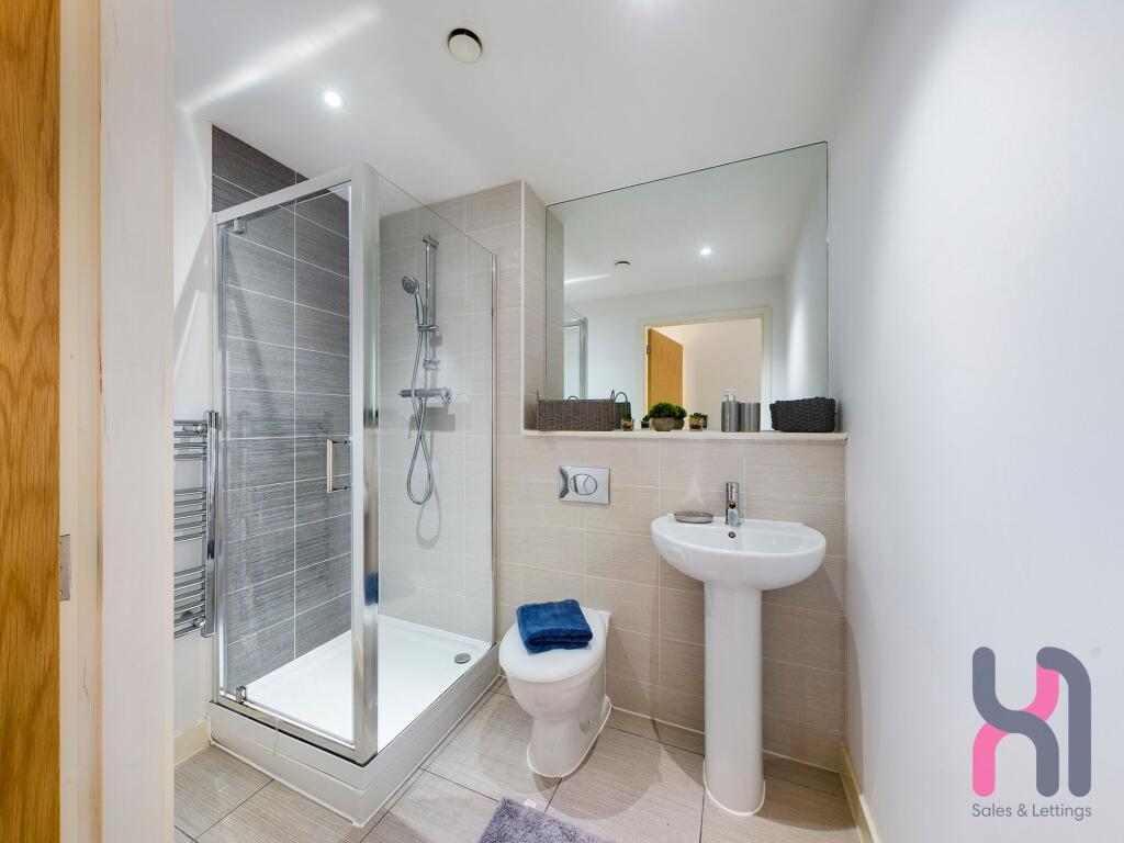 Apartment in Salford, Greater Manchester - More