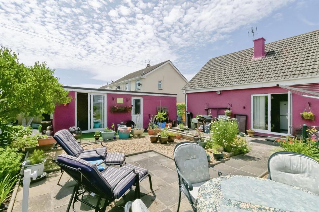 Tathan Crescent, St. Athan, Barry photo 2