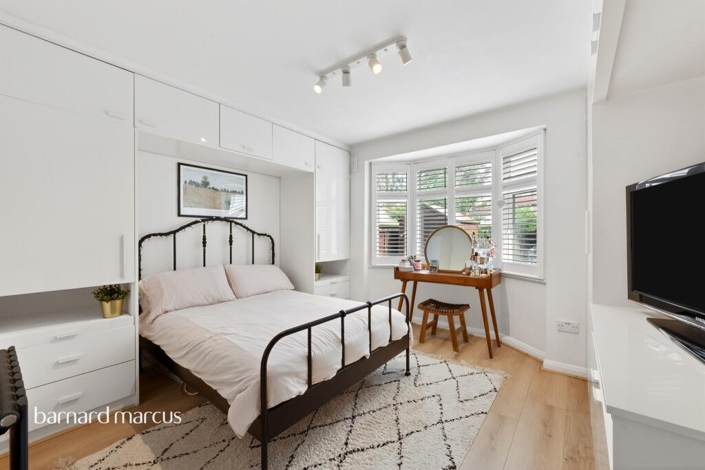 Apartment in New Malden, West Barnes - View 3